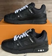 Size 8LV/9US - Louis Vuitton Embossed 🖤 Retail $1350 ! 2