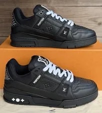 Size 8LV/9US - Louis Vuitton Embossed 🖤 Retail $1350 ! 3