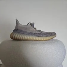 Size 10- Yeezy 350 2