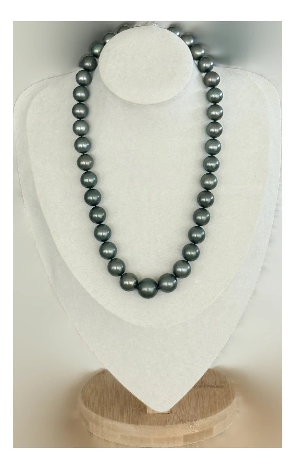 1990s Graduated Tahitian With Clasp — Jewelry — resale