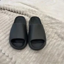 Yeezy — Yeezy Slides 13 — Sneaker — resale