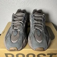 Yeezy 700 Muave 2