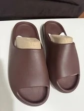 Yeezy — Yeezy Slide Fudge (YS-01) — Sneaker — resale