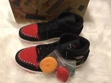 Air Jordan — Air Jordan 1 Mid SE “Siempre Familia” 7M/8.5W — Sneaker — resale