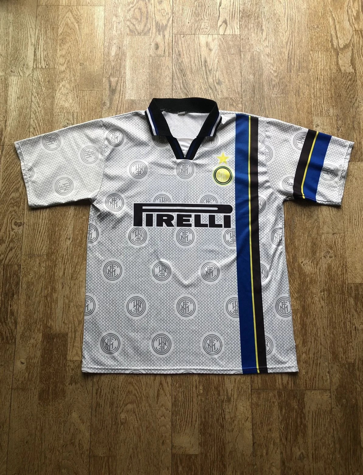 Ronaldo Nazario Inter Milan Replica World CUP — streetwear — resale