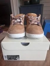 Nike SB Dunk Low Note Manchester 3