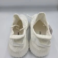 Yeezy Boost 350 V2 Size 7 Woman 3