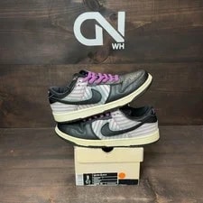 Nike SB — Nike SB Dunk Low Avenger (Moderately Worn ) — Sneaker — resale