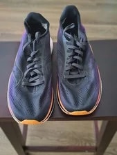 Saucony — Saucony Running Lace Up Low Top — Sneaker — resale