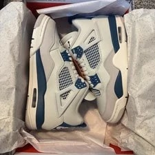 Air Jordan — Air Jordan 4 Retro "Military " 2024 - Size 7 - fv5029 141 (10965-7) — Sneaker — resale