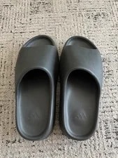 Yeezy Slide Dark ’S 4