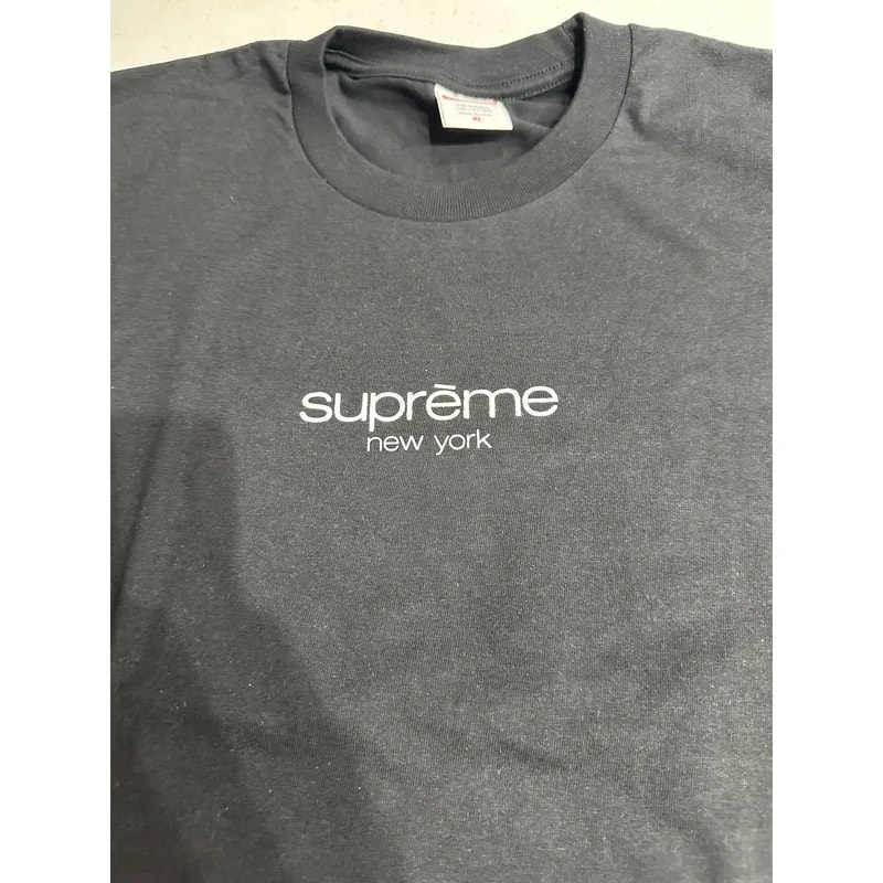 Supreme — Supreme Classic Logo Tee (XL) — streetwear — resale