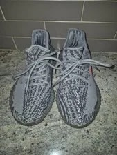 Adidas — Adidas Yeezy Boost 350 V2 Low Beluga — Sneaker — resale