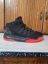 Size 11 - Air Jordan Max Aura 2