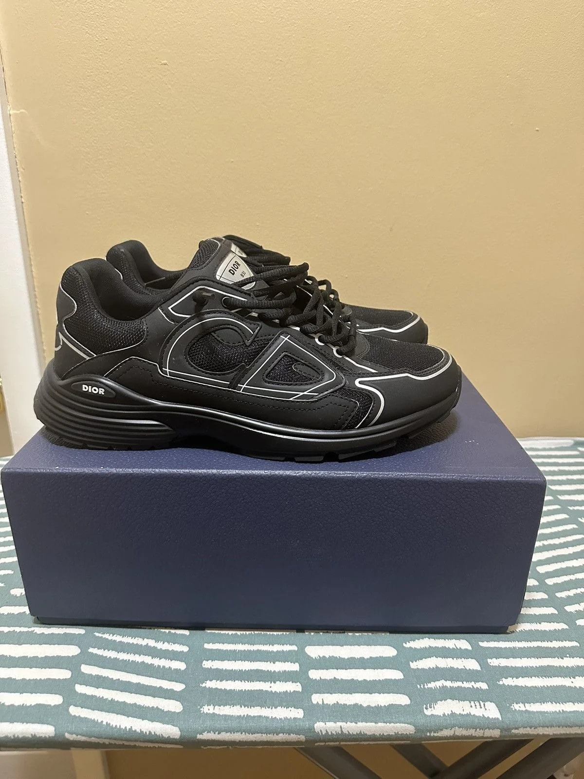 Dior — B-30 — Sneaker — resale