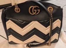 Gucci — Pristine Gucci GG Marmont & Medium — Handbag — resale