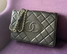 Authentic Chanel CC Quilted Medium Flap 2
