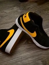 Nike SB — Nike SB Zoom Blazer Mid Size 5.5 US — Sneaker — resale