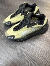 Yeezy Boost 700 Mnvn Resin 2