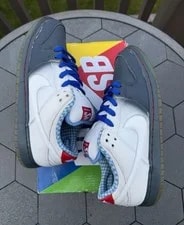 Size 10 - Nike SB Dunk Low Dorothy. 313170-020. 3