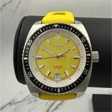Zodiac — Zodiac Sea Dragon ZO2225 Yellow Dial Quartz 100m Cushion Case Divers Date — Watch — resale