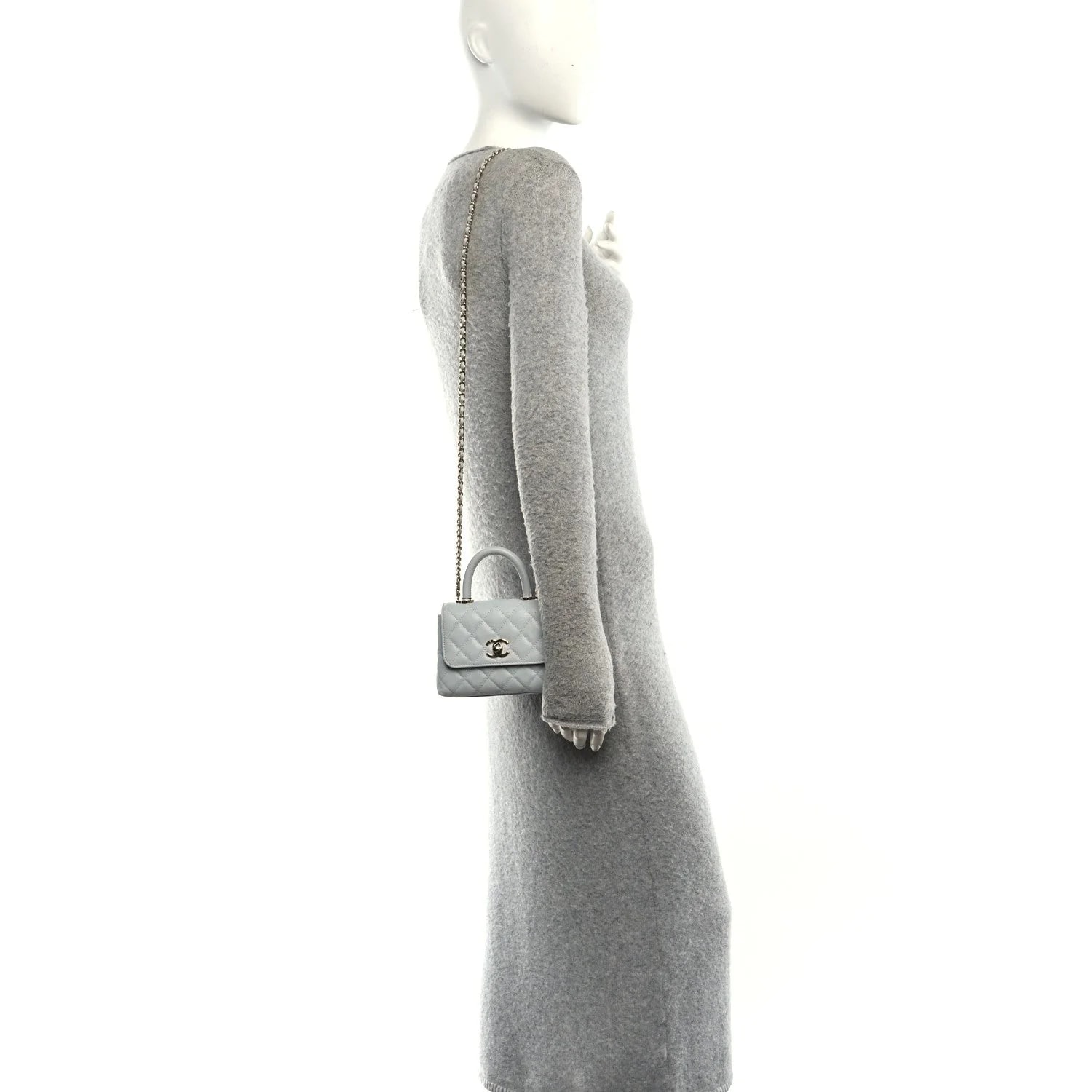 Embossed Coco Handle With Chain 2
