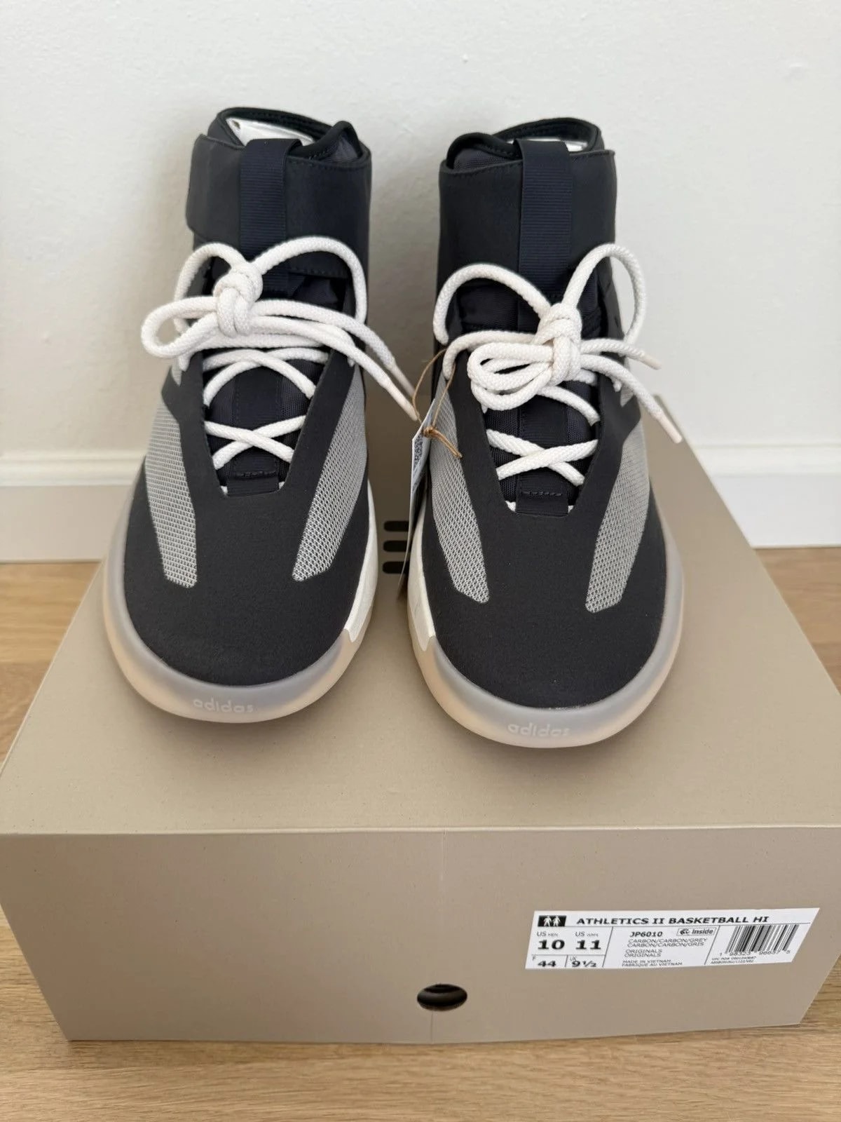 Adidas — Adidas Athletics Basketball Hi Derrick — Sneaker — resale