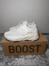 Yeezy — Yeezy Boost 700 “Analog” . — Sneaker — resale