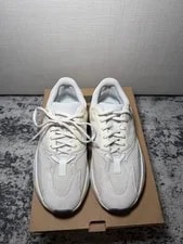 Yeezy Boost 700 “Analog” . 4