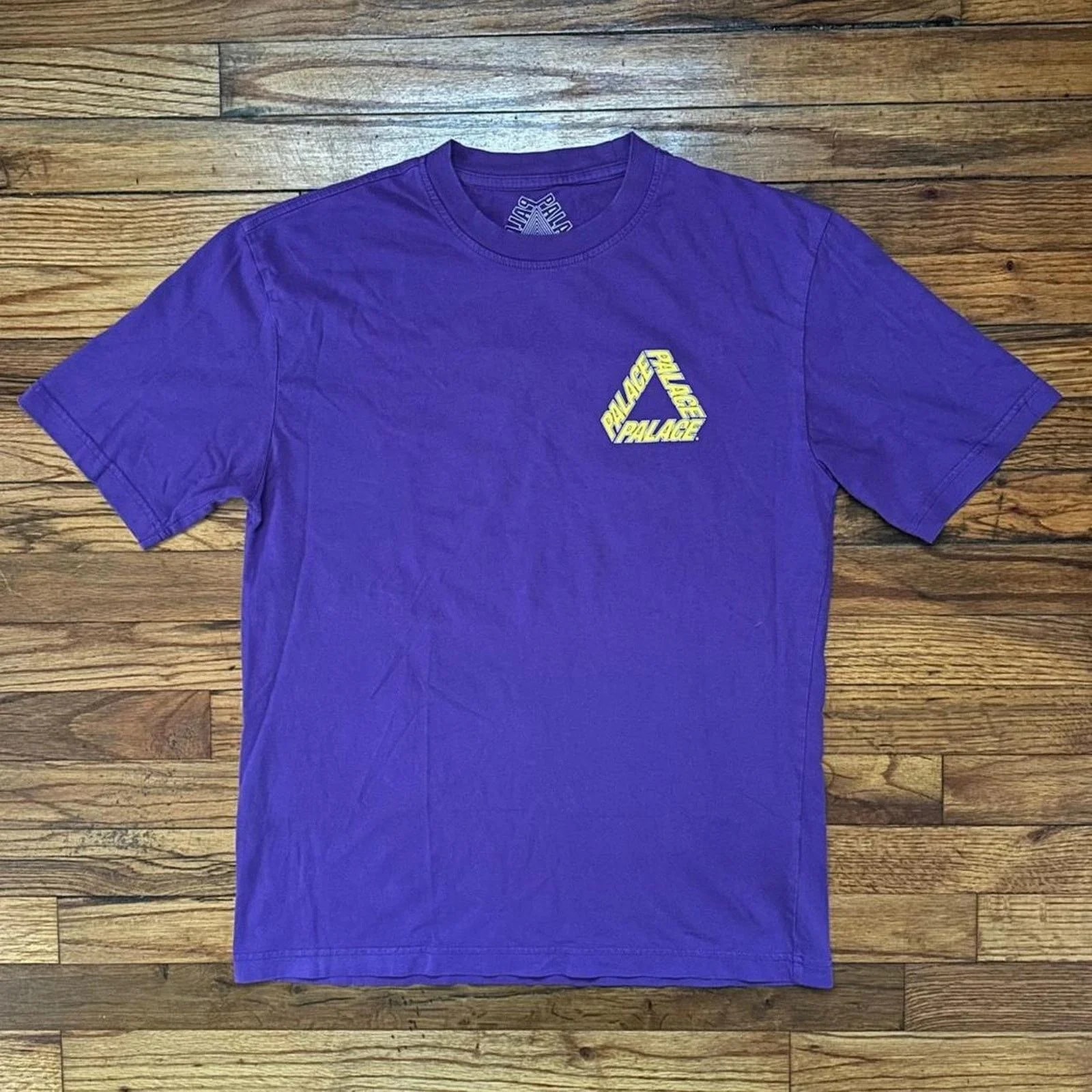 Palace — Palace P3 Team T Shirt Skate Grunge Sz M 19x26.5 — streetwear — resale