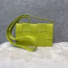Bottega Veneta — Bottega Veneta Cassette Maxi Woven 26.06.03 — Handbag — resale