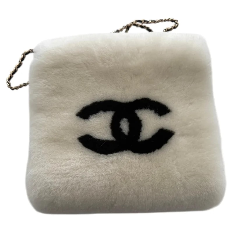 Chanel Muff 2