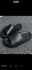 Yeezy Slide HQ6448 Skate Bag 2