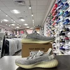 Yeezy 350 V2 Non Reflective (Lightly Worn+Replacement Box) 2