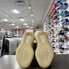 Yeezy 350 V2 Non Reflective (Lightly Worn+Replacement Box) 4