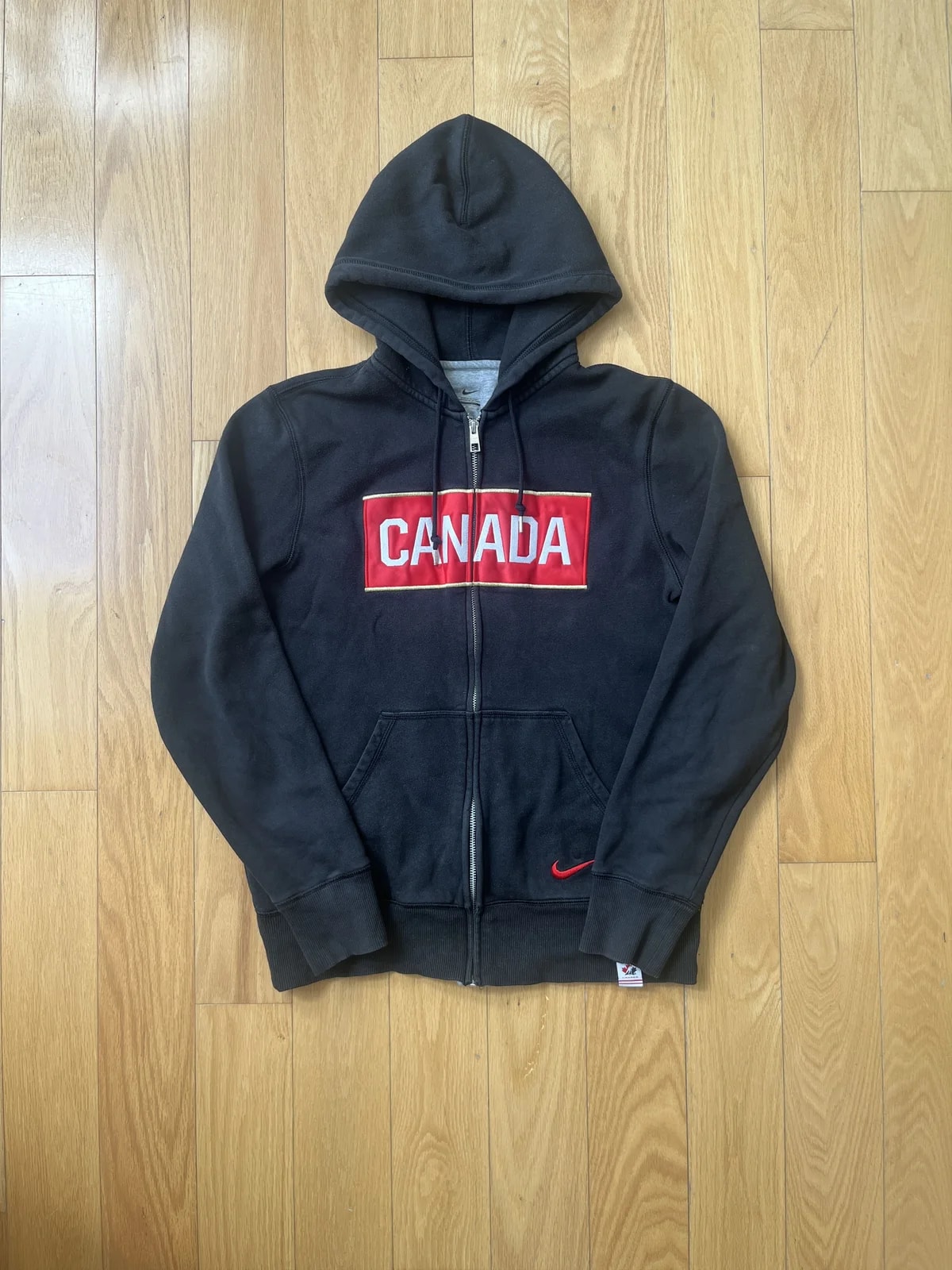 NIKE — Nike Canada Zip-up Hoodie M — streetwear — resale