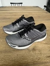 Saucony — Size 9 Wide Saucony Hurricane 22 FitForm Running Shoes Race Ready Nwob — Sneaker — resale