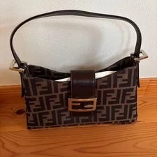 Fendi Compact Un With Dust 2