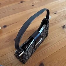 Fendi Compact Un With Dust 3