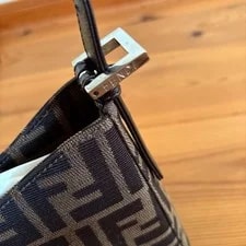 Fendi Compact Un With Dust 4
