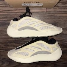 Yeezy — Yeezy 700 V3 Azael Size 9.5 OG All — Sneaker — resale