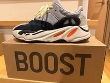 Yeezy — Yeezy Boost 700 / Run 27.5cm — Sneaker — resale