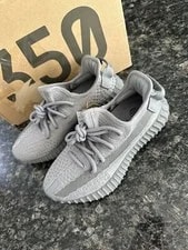 Yeezy Boost 350 V2 Size 4.5. Shoes 2