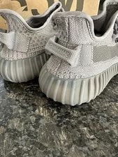 Yeezy Boost 350 V2 Size 4.5. Shoes 4