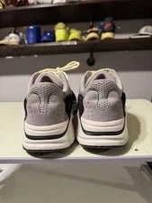 Yeezy Waverunner ’s Low Top Boost 700 4