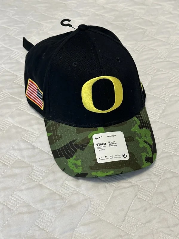 Nike — Nike Oregon Ducks Hat One Size — Clothing — resale