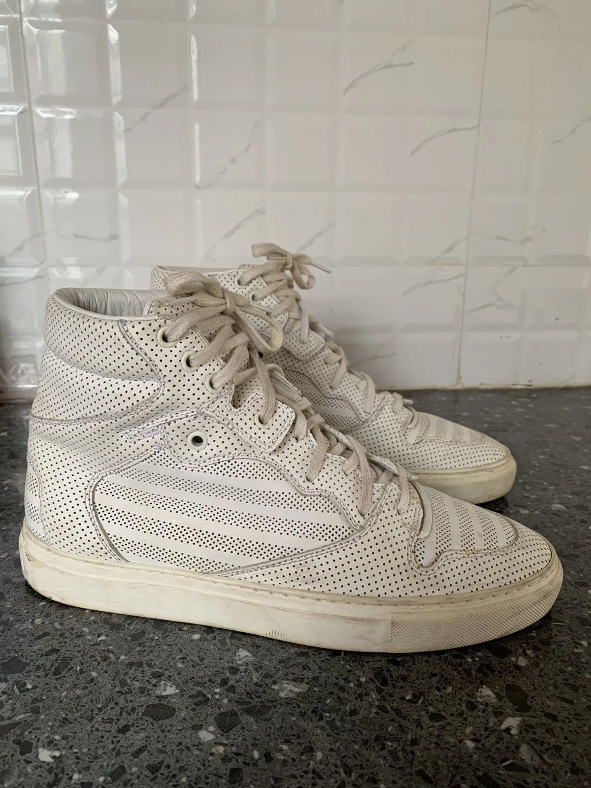 Balenciaga — Balenciaga Monochrome — Sneaker — resale