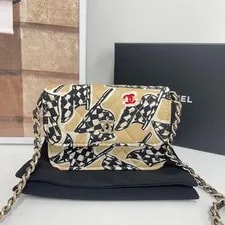 Chanel — Chanel Novelty Flap Chain and Crossbody 00046 75437624 — Handbag — resale