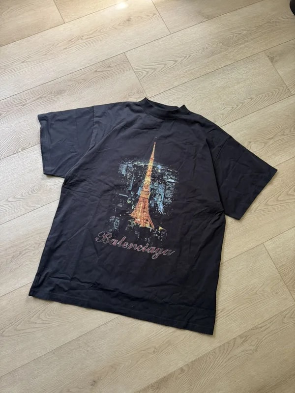 Balenciaga — T Shirt Balenciaga — streetwear — resale