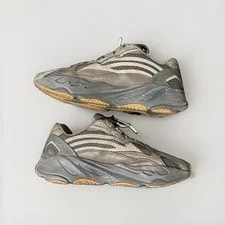 Yeezy Boost 700 V2 Low Top Lace Up 2